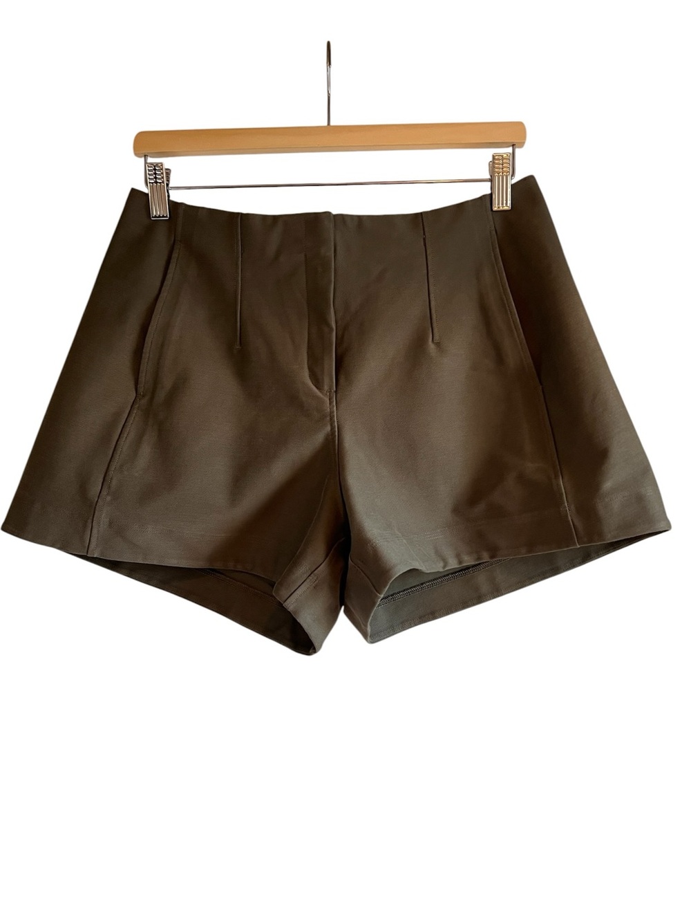 Lululemon pleated high waist army green utility shorts excellent condition